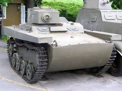Советский малый плавающий танк Т-37А
