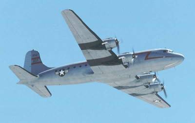 Американский военно-транспортный самолёт Douglas C-54 Skymaster